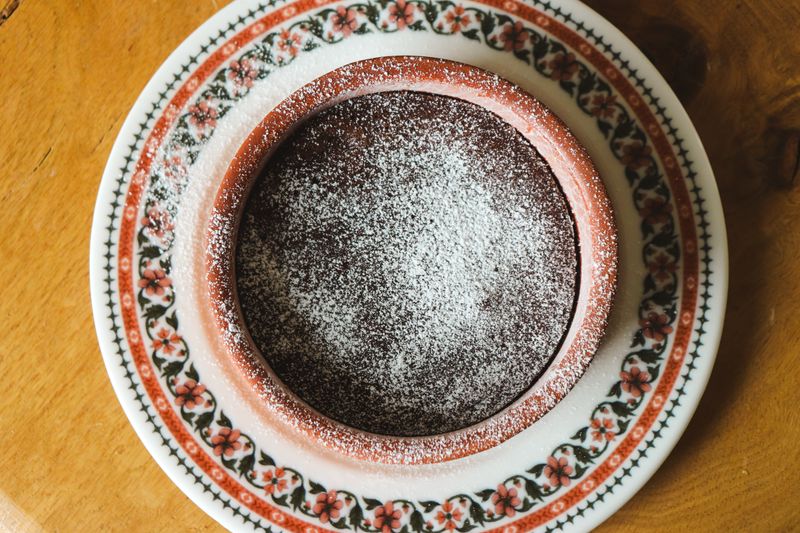 Reheating Giordanos deep dish pizza in a cast iron skillet at home